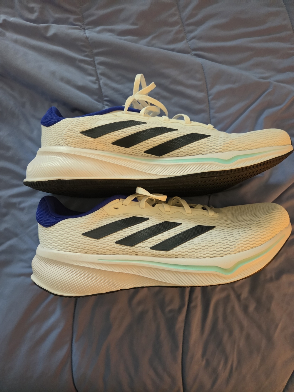 adidas Mens White Running Shoes with Black Stripes and Blue